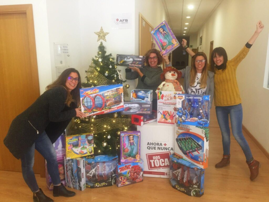 15 diciembre 2017 entrega de juguetes a cruz roja en santa cruz de tenerife